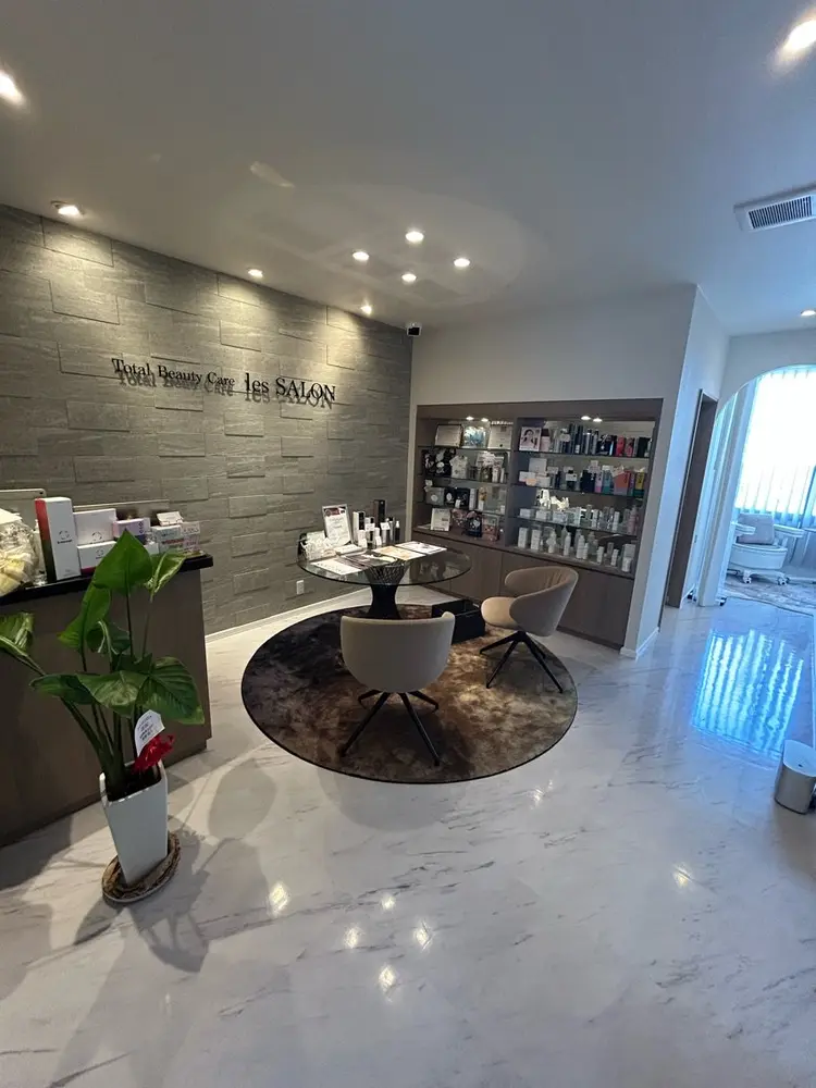 les SALONの内観・外観1