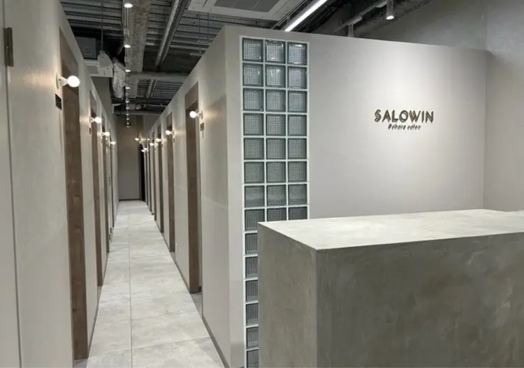SALOWIN栄三丁目店の内観・外観1
