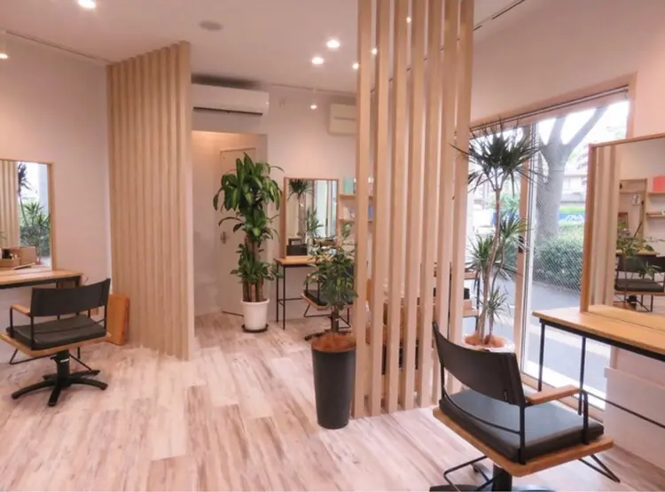 LOENE hair design 【ロエネ ヘア デザイン】の内観・外観2