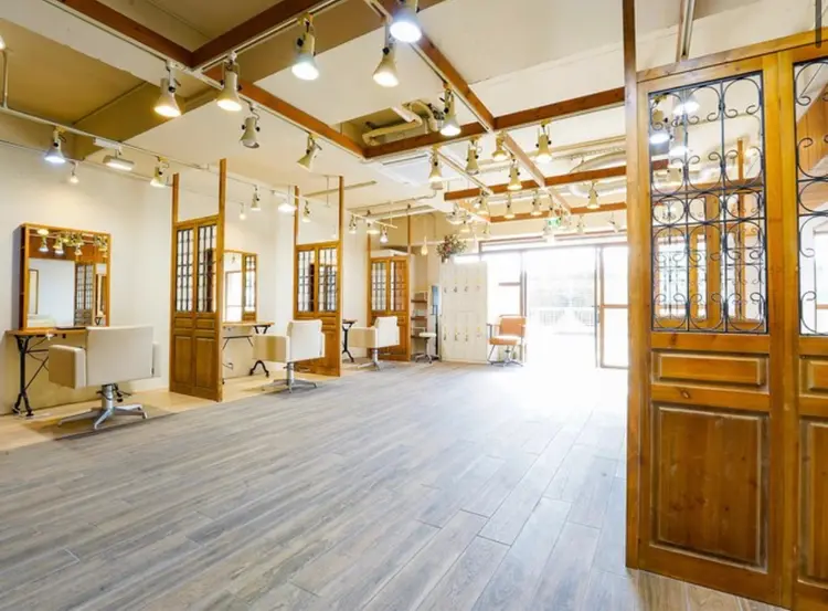 brote hair&makeの内観・外観1