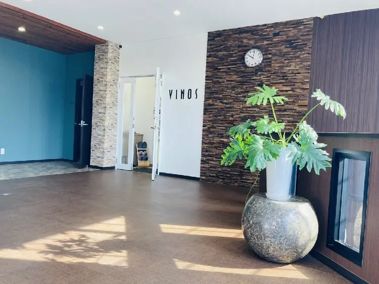 VINOS高岡の内観・外観2