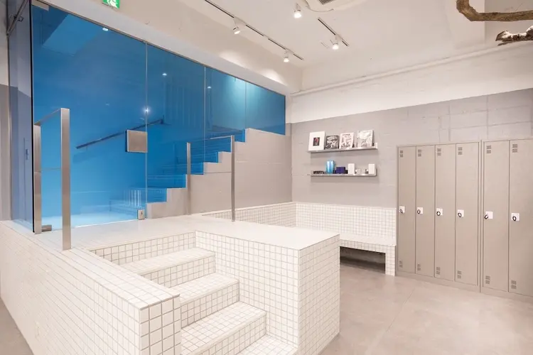 ZEST    POOL店の内観・外観2