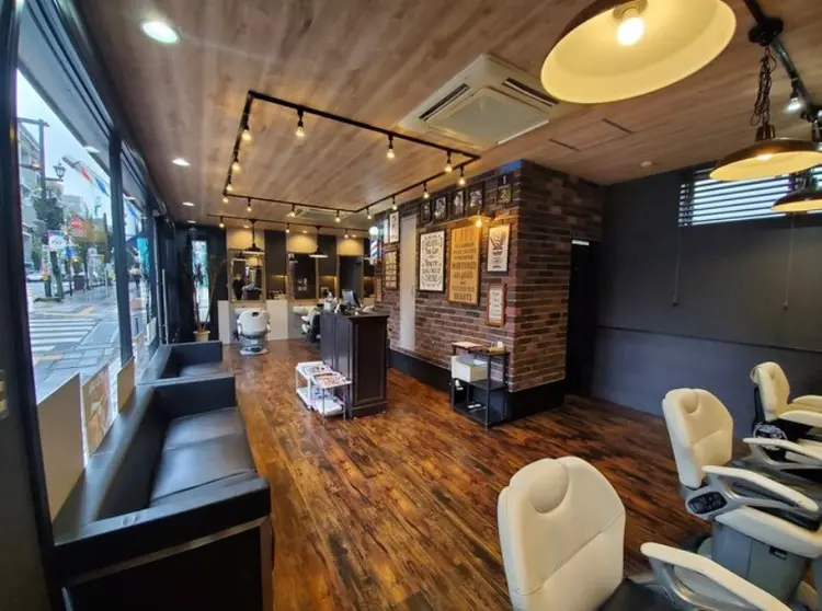 Smile hair浦和本店の内観・外観2