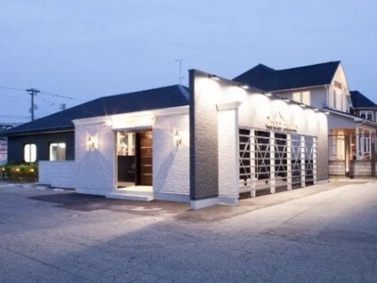 グランボーテ高岡駅南店の内観・外観1