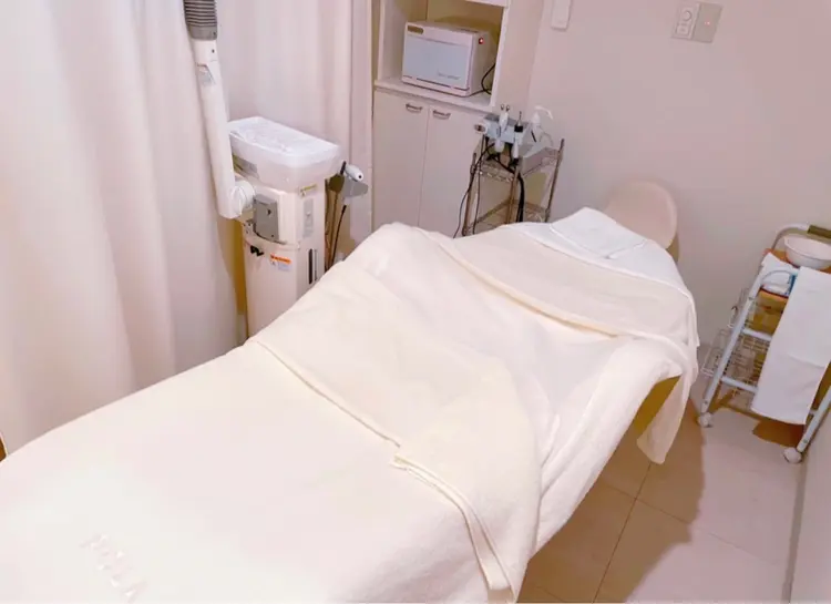 POLA THE BEAUTY生駒駅前店の内観・外観2