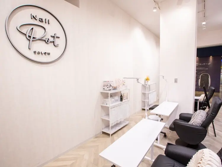 EYE LASH PLAZA&NAILの内観・外観2