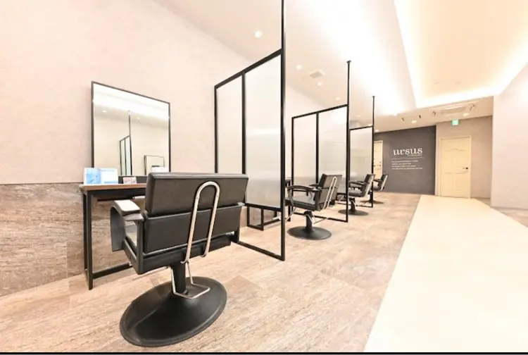 Ursus hair Design by HEADLIGHTの内観・外観1