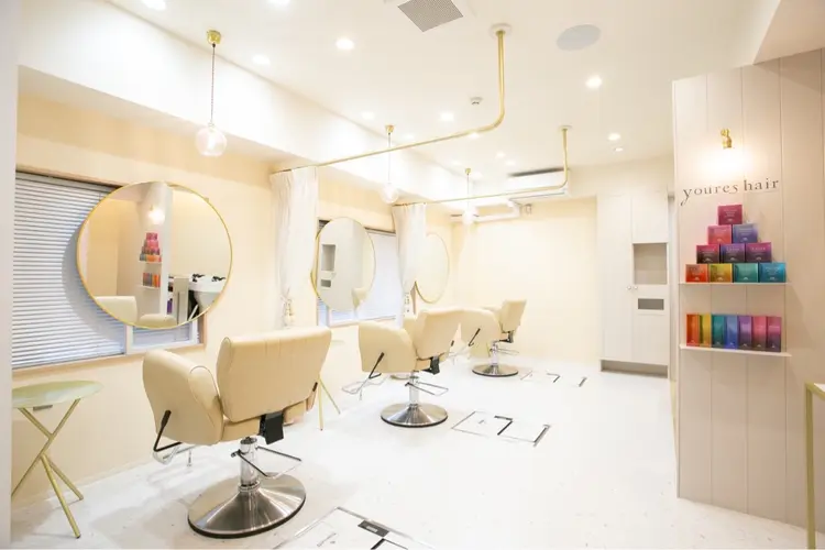 youres hairの内観・外観1