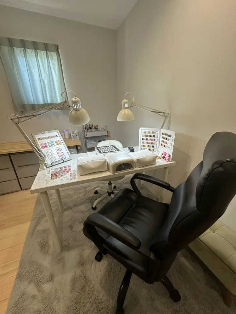 自爪育成ネイルサロンNARU9の内観・外観1