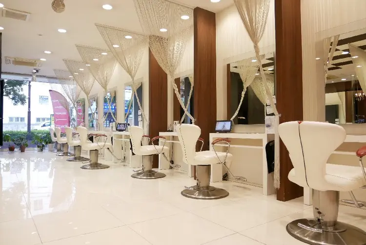 EARTH行徳店の内観・外観2