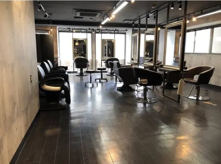 ヘアフラッグ西葛西店の内観・外観2