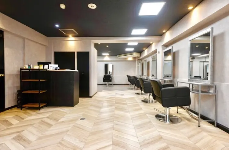 est hair 池袋西口の内観・外観2