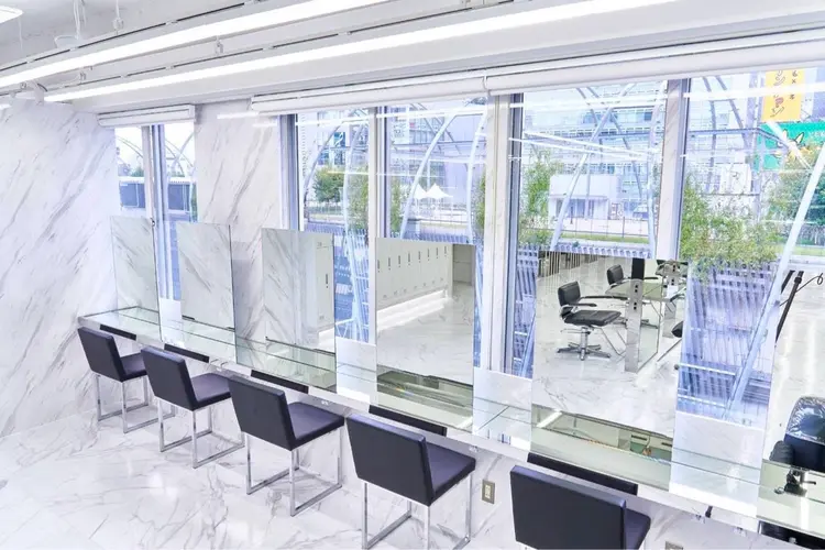 SENSEの内観・外観2