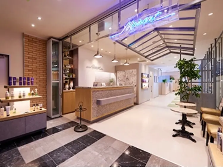 ジャックモアザン新宿高島屋店の内観・外観1