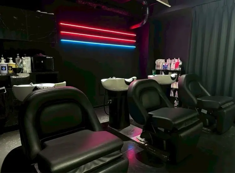 PSY髪質改善/ケアブリーチ/ダブルカラー/ハイトーン/エクステ/縮毛矯正【サイ】の内観・外観3