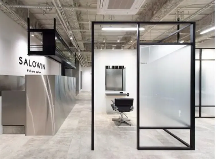 サロウィン池袋店の内観・外観1