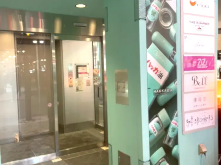 ZIZI Nailの内観・外観2