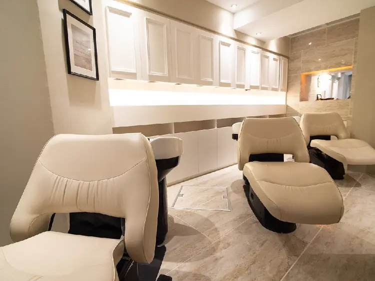 AUBE HAIR shinjukuの内観・外観2