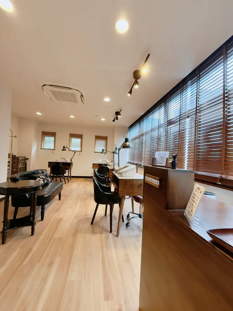 アールビーネイルの内観・外観1