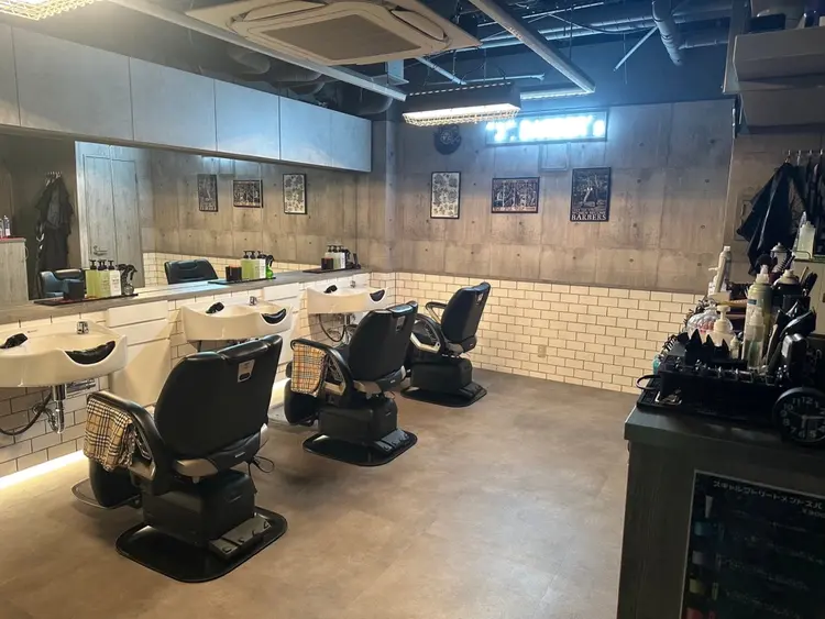 “3".BARBER’sの内観・外観2