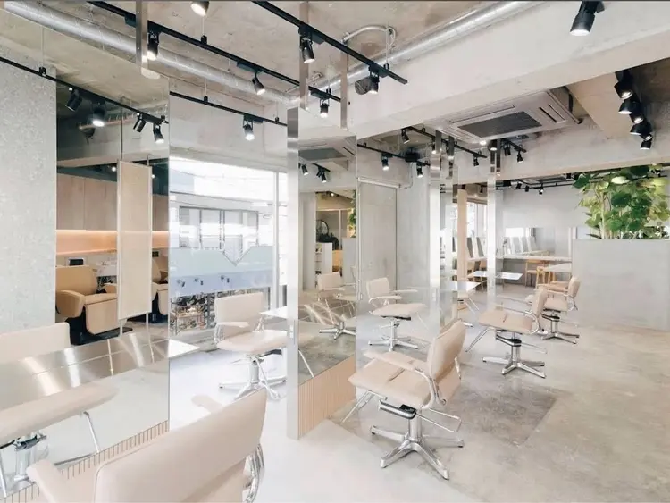 cinqの内観・外観1