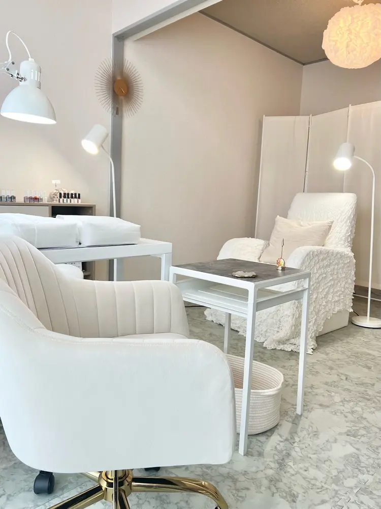 teteto*nailの内観・外観1