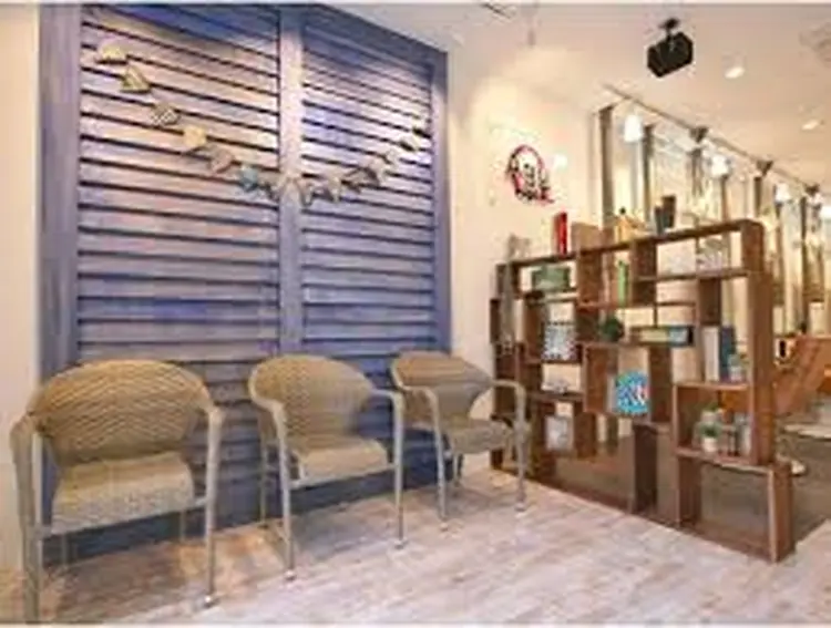 Agu  hair rupia 金沢店の内観・外観2