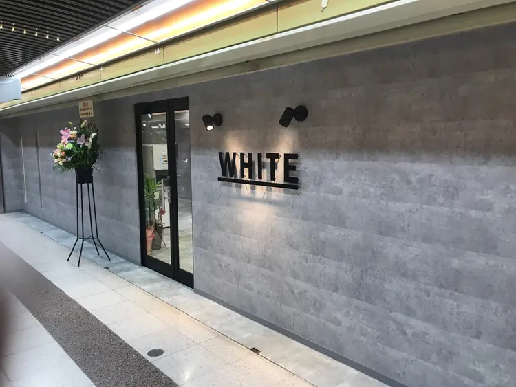 アンダーバーホワイト_WHITEの内観・外観3