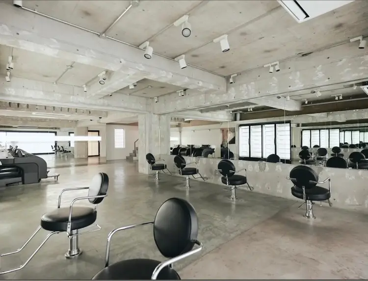 CAREERING・SALONの内観・外観1