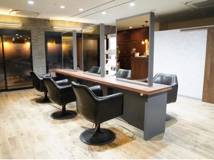 MIRA梅田店の内観・外観1