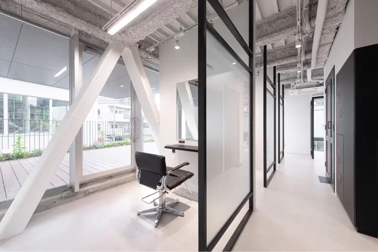 SALOWINの内観・外観2