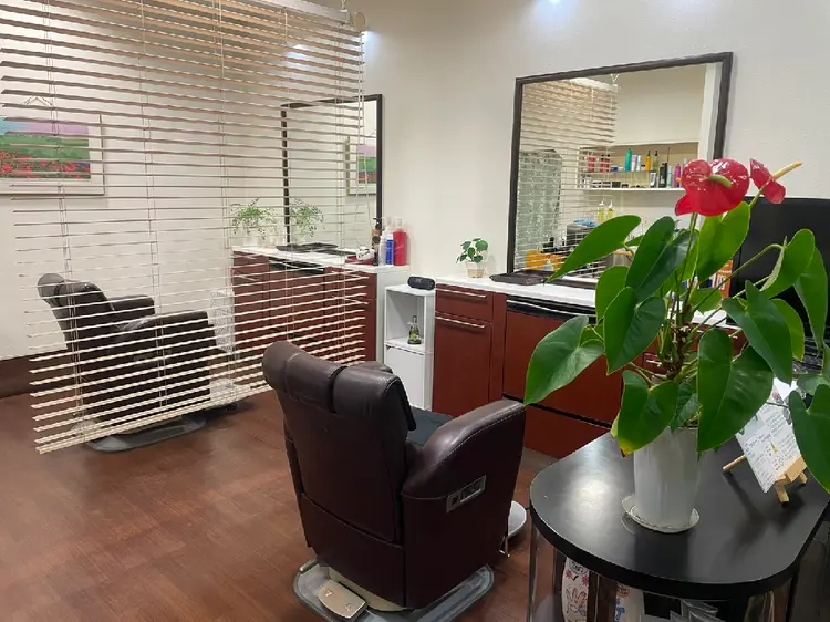 ヘアサロンたかはしの内観・外観1