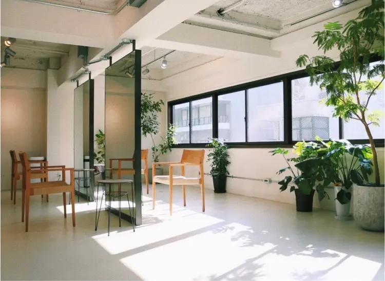 FavyS「フェイヴィーズ」の内観・外観1