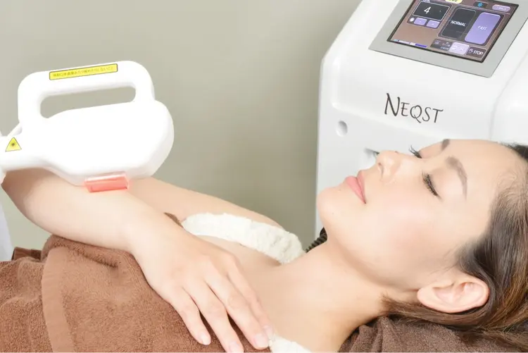 世界の宝石箱bijouxの内観・外観1