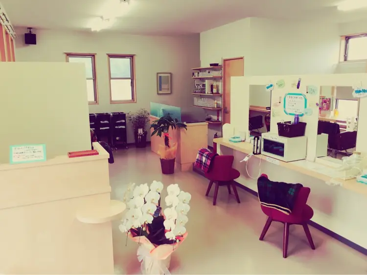 ヘアカラーカフェL.上地店の内観・外観1