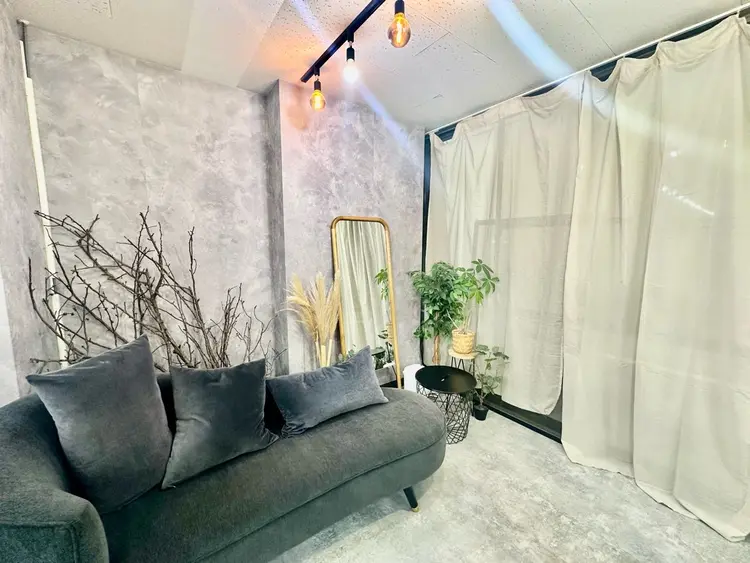 Eir江坂　カット/ボブ/ショート/髪質改善カラー/トリートメントの内観・外観2