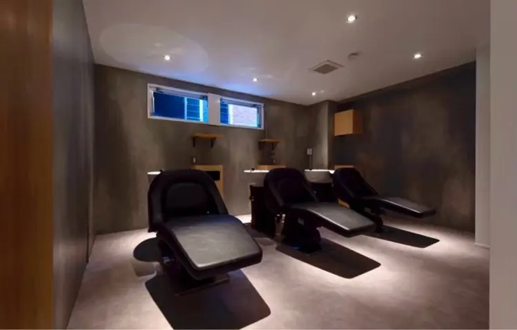 ANYの内観・外観2