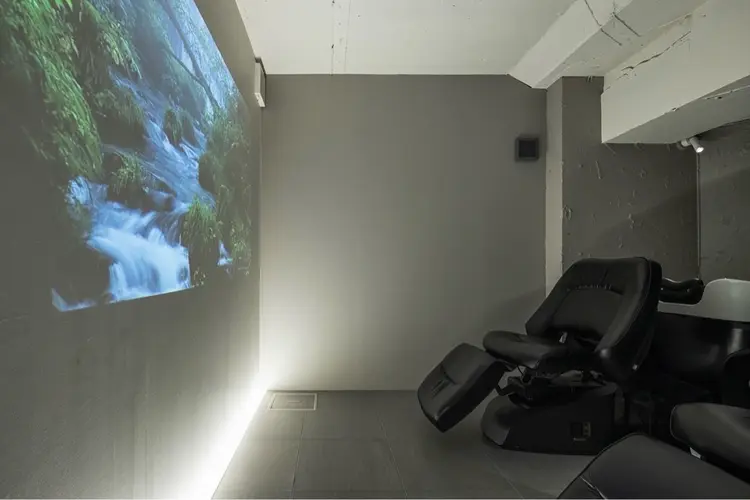 mellow hair&spa　【メロー ヘア&スパ】の内観・外観2