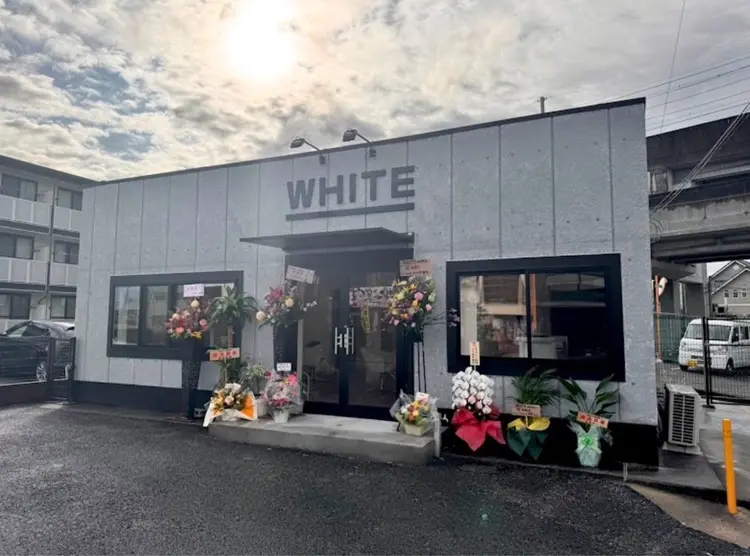 ＿WHITE泉佐野店の内観・外観2