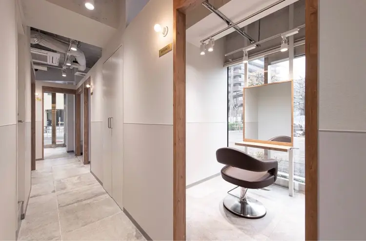 SALOWIN調布店の内観・外観2