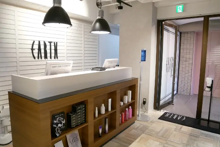 HAIR＆MAKE　EARTH　大泉学園店の内観・外観1