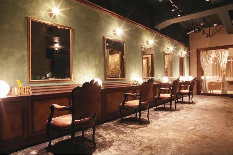 ADORの内観・外観1