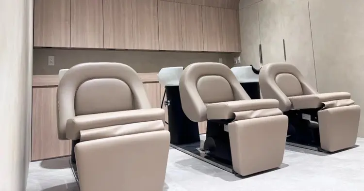 SALOWIN新宿三丁目East店の内観・外観2