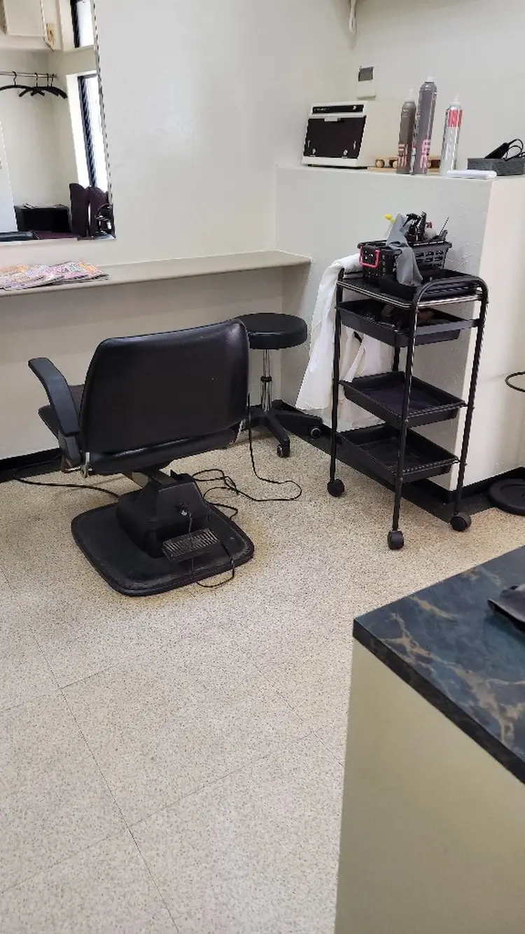 カットハウススキップの内観・外観3