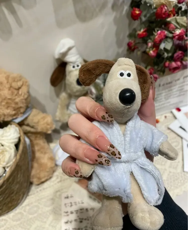 Y.YNAILの内観・外観2