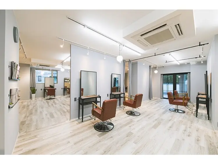 Luxe HAIR PARTNER 【ルクス ヘア パートナー】の内観・外観1