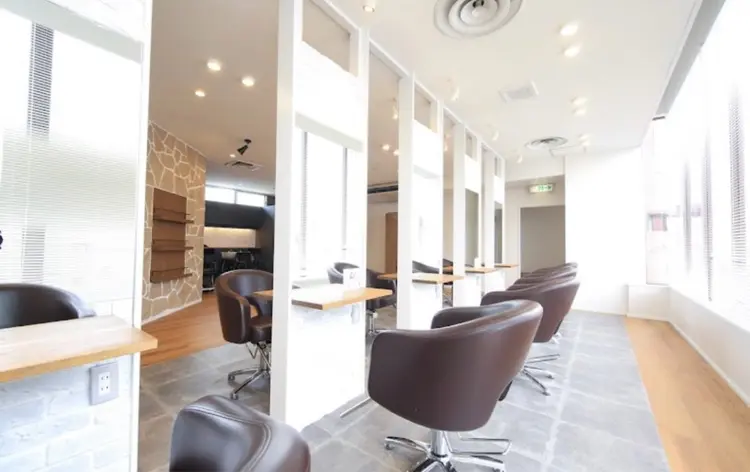 Cecil  hair 姫路店の内観・外観1