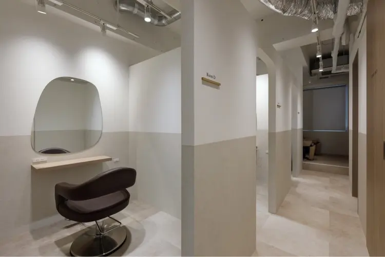 SALOWIN名古屋本山店の内観・外観2