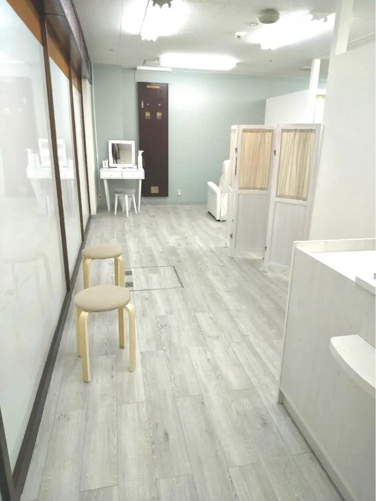 WHITE EYE枚方店の内観・外観2