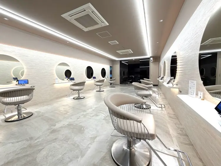 EARTH coiffure beaute 諏訪店の内観・外観1